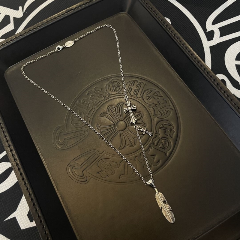 Ch**me He**ts necklaces
